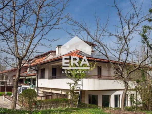 Къща в София, в.з. Киноцентъра - 642 кв.м за 2251 €/кв.м - Снимка #1