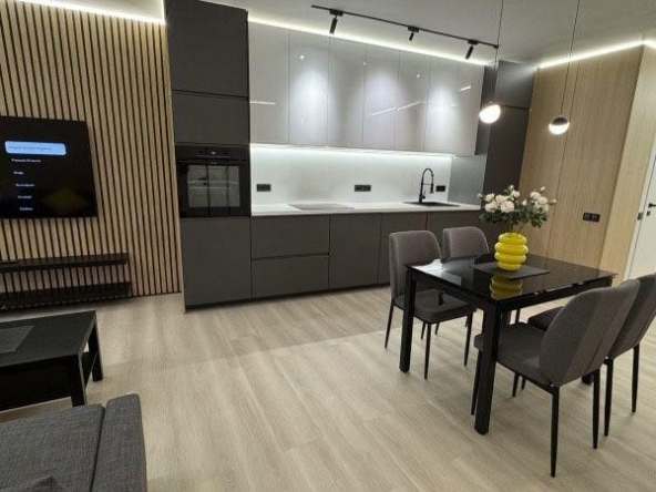 Дава се под наем Четиристаен апартамент в София, Център - 130 кв.м за 1649 € - Снимка #1