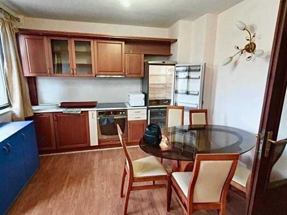 Дава се под наем Тристаен апартамент в Пловдив, Център - 85 кв.м за 600 € - Снимка #1