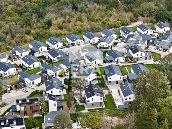 Къща в Варна, м-т Зеленика - 207 кв.м за 1812 €/кв.м - Снимка #1