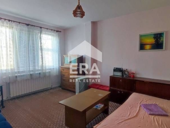 Дава се под наем Двустаен апартамент в Търговище, Запад 3 - 70 кв.м за 204 € - Снимка #1