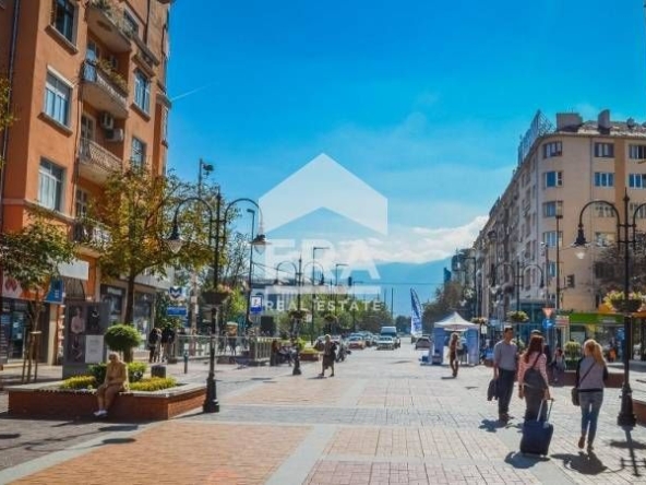Дава се под наем Двустаен апартамент в София, Център - 70 кв.м за 987.36 € - Снимка #1