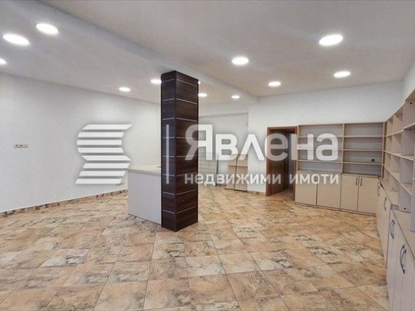 Дава се под наем Магазин в Поморие - 70 кв.м за 398.82 € - Снимка #1