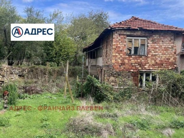 Къща в с. Радювене, Област Ловеч - 100 кв.м за 58 €/кв.м - Снимка #1