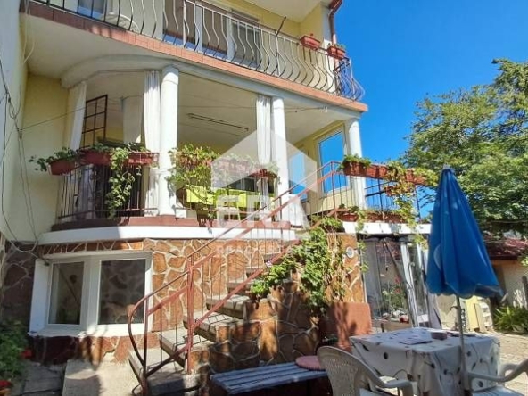 Хотел в с. Кранево, Област Добрич - 405 кв.м за 403 €/кв.м - Снимка #1