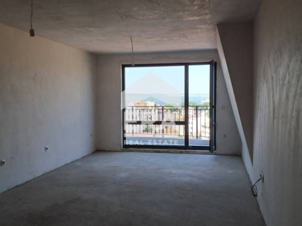 Тристаен апартамент в Варна, Колхозен пазар - 110 кв.м за 830 €/кв.м - Снимка #1