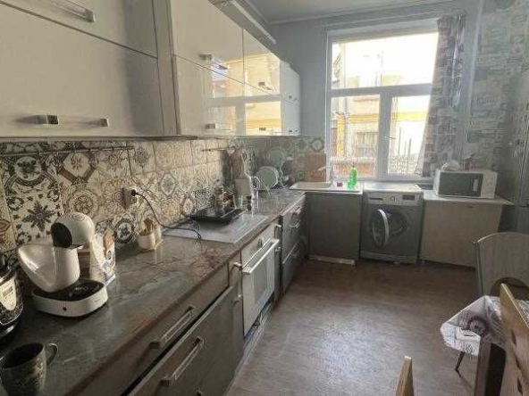 Дава се под наем Тристаен апартамент в Бургас, Център - 70 кв.м за 459 € - Снимка #1