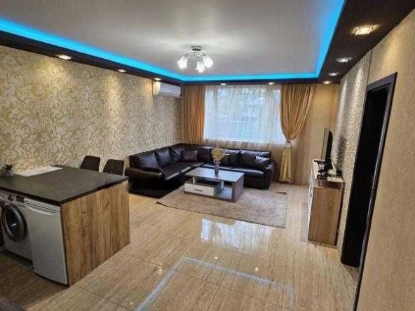 Дава се под наем Тристаен апартамент в Бургас, Лазур - 70 кв.м за 612 € - Снимка #1