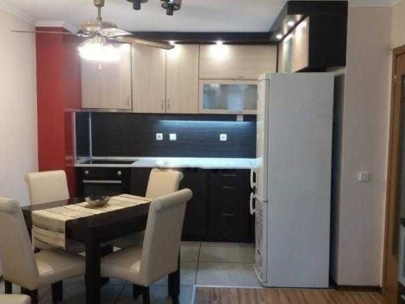 Дава се под наем Двустаен апартамент в Бургас, Център - 62 кв.м за 459 € - Снимка #1