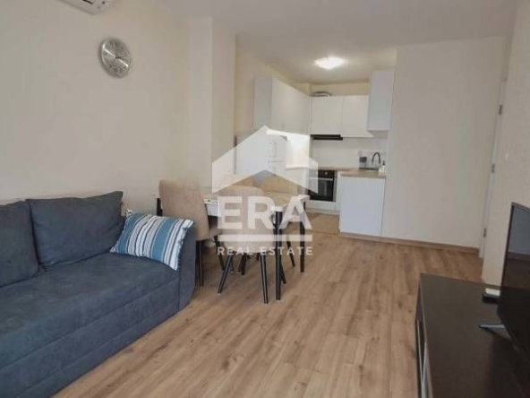 Дава се под наем Тристаен апартамент в Варна, Колхозен пазар - 80 кв.м за 663 € - Снимка #1