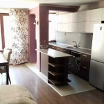 Дава се под наем Тристаен апартамент в Бургас, Център - 97 кв.м за 510 € - Снимка #1