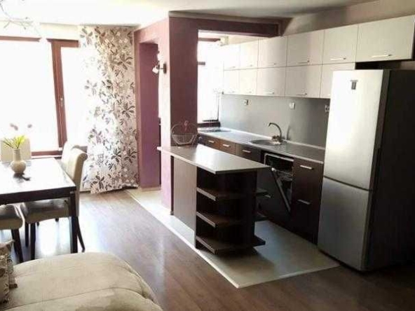 Дава се под наем Тристаен апартамент в Бургас, Център - 97 кв.м за 510 € - Снимка #1