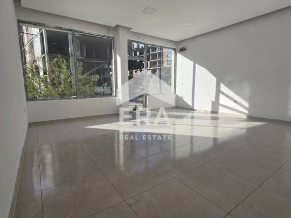 Дава се под наем Магазин в Велико Търново, Зона Б - 51 кв.м за 304.98 € - Снимка #1