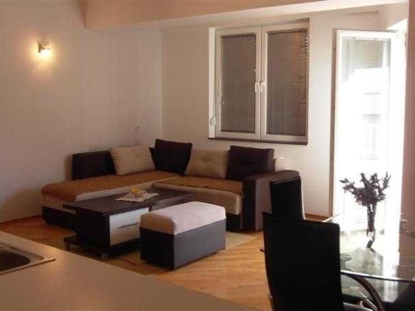 Дава се под наем Двустаен апартамент в Бургас, Славейков - 56 кв.м за 204 € - Снимка #1