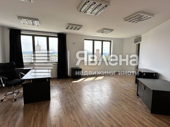 Дава се под наем Офис в Варна, Чайка - 137 кв.м за 1370 € - Снимка #1