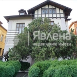 Къща в София, Докторски паметник - 302 кв.м за 3544 €/кв.м - Снимка #1