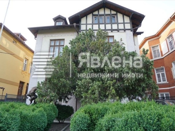 Къща в София, Докторски паметник - 302 кв.м за 3544 €/кв.м - Снимка #1