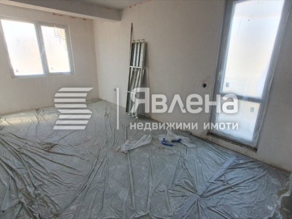 Тристаен апартамент в Варна, Център - 88 кв.м за 4091 €/кв.м - Снимка #1