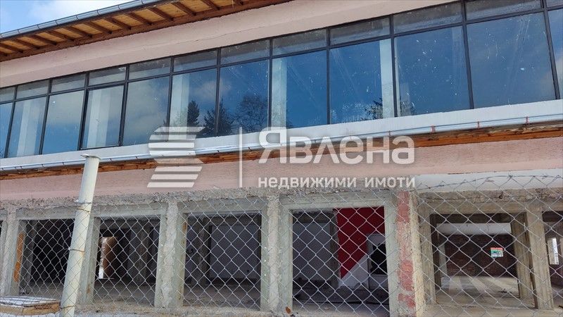 Магазин в с. Яна, Област София-град - 929 кв.м за 829 €/кв.м - Снимка #1