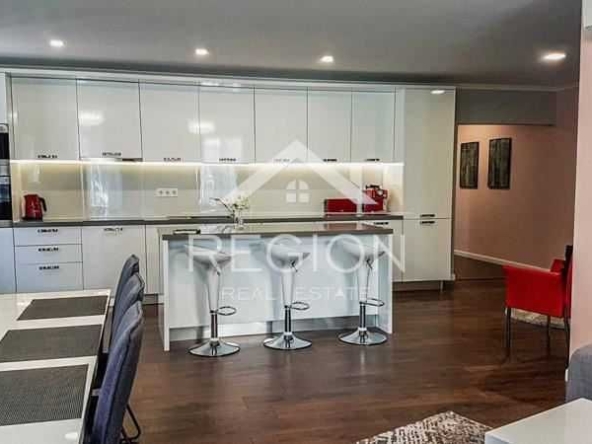 Дава се под наем Тристаен апартамент в Варна, Център - 122 кв.м за 1200 € - Снимка #1