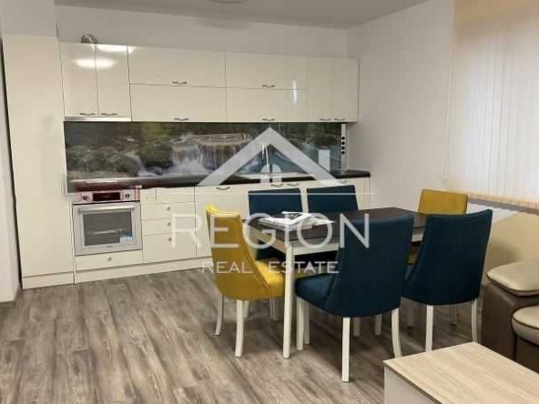 Дава се под наем Тристаен апартамент в к.к. Св.Св. Константин и Елена - 90 кв.м за 800 € - Снимка #1