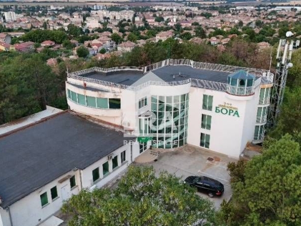 Хотел в Павликени - 1262 кв.м за 951 €/кв.м - Снимка #1