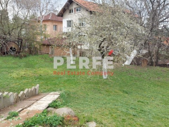 Къща в с. Панчарево, Област София-град - 635 кв.м за 851 €/кв.м - Снимка #1