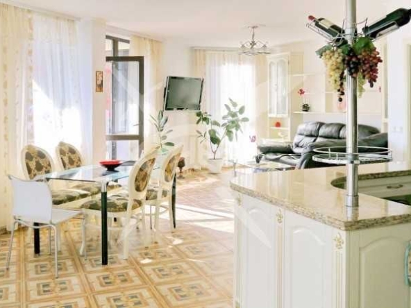 Тристаен апартамент в Несебър - 172 кв.м за 1280 €/кв.м - Снимка #1