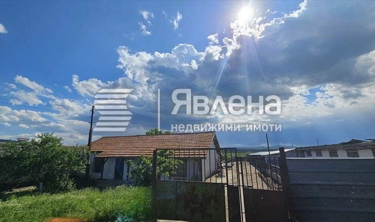 Промишлена сграда в с. Алдомировци, Област София-област - 6375 кв.м за 24 €/кв.м - Снимка #1