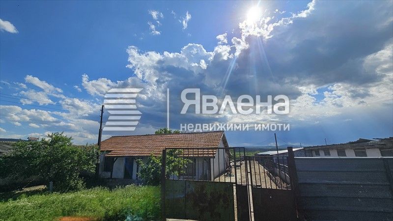 Промишлена сграда в с. Алдомировци, Област София-област - 6375 кв.м за 24 €/кв.м - Снимка #1