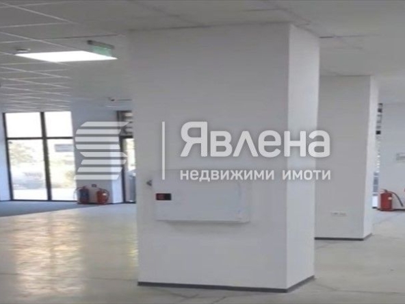 Дава се под наем Магазин в Бургас, Славейков - 480 кв.м за 2300 € - Снимка #1