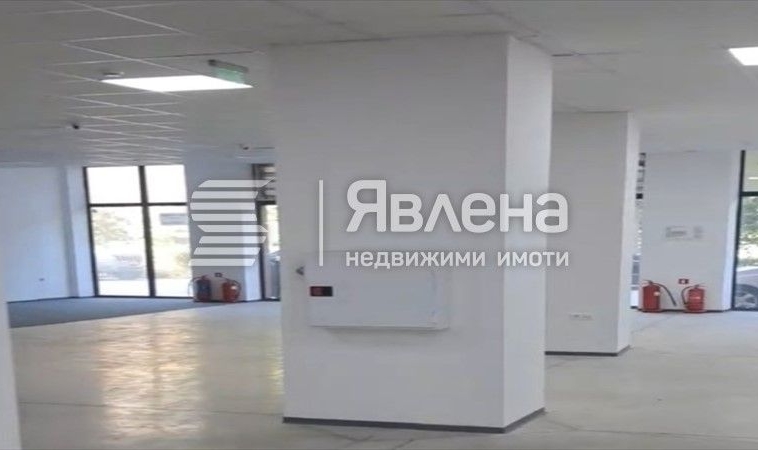 Дава се под наем Магазин в Бургас, Славейков - 480 кв.м за 2300 € - Снимка #1