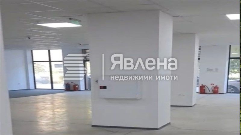 Дава се под наем Магазин в Бургас, Славейков - 480 кв.м за 2300 € - Снимка #1