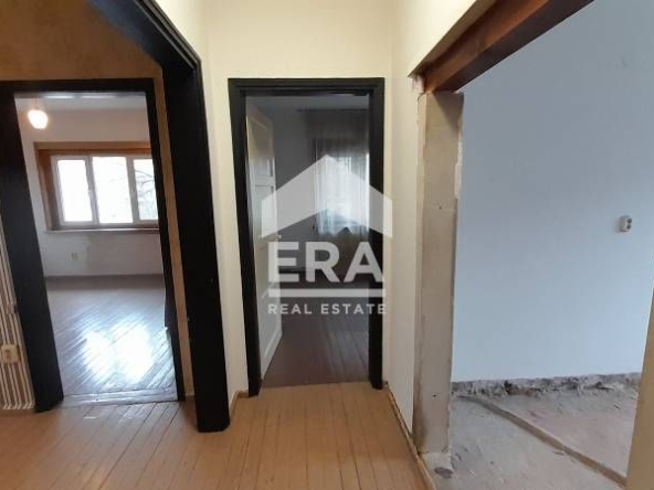 Тристаен апартамент в София, Оборище - 80 кв.м за 3000 €/кв.м - Снимка #1