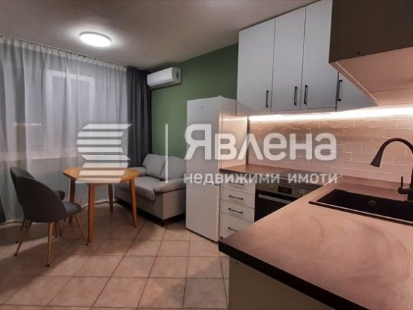 Дава се под наем Тристаен апартамент в Варна, Лятно кино Тракия - 75 кв.м за 716 € - Снимка #1