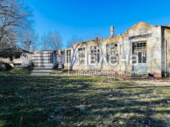 Магазин в с. Комарево, Област Варна - 5000 кв.м за 16 €/кв.м - Снимка #1