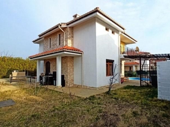 Дава се под наем Къща в Бургас, Меден рудник - зона А - 131 кв.м за 1224 € - Снимка #1