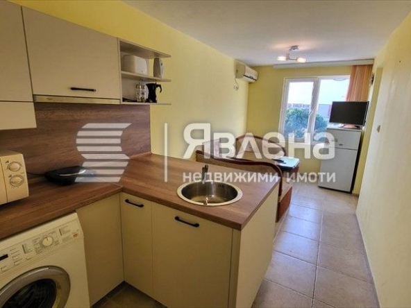 Дава се под наем Тристаен апартамент в к.к. Слънчев бряг - 50 кв.м за 250 € - Снимка #1