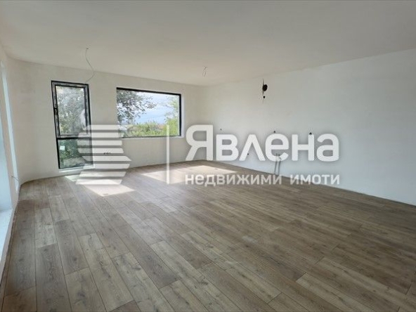 Тристаен апартамент в Варна, м-т Траката - 135 кв.м за 1956 €/кв.м - Снимка #1