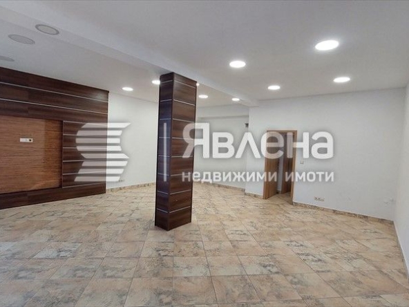 Дава се под наем Магазин в Поморие - 70 кв.м за 400 € - Снимка #1