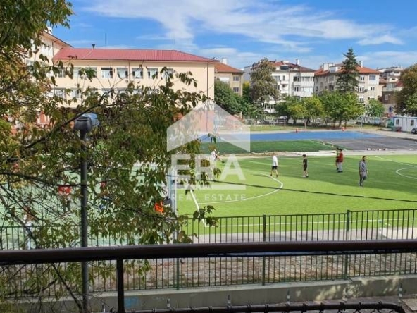 Тристаен апартамент в София, Яворов - 84 кв.м за 4155 €/кв.м - Снимка #1