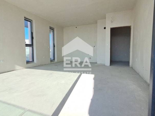 Тристаен апартамент в Варна, Левски - 110 кв.м за 2273 €/кв.м - Снимка #1