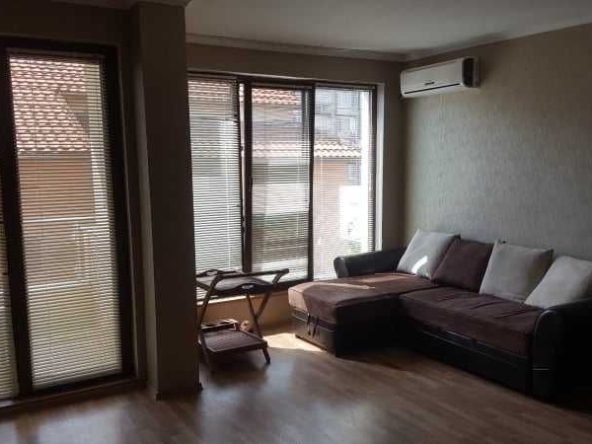 Дава се под наем Едностаен апартамент в Бургас, Лазур - 400 кв.м за 185 € - Снимка #1