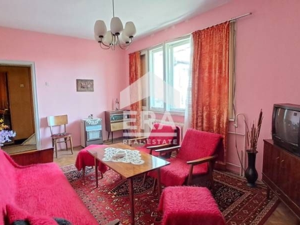 Четиристаен апартамент в Добрич, Център - 111 кв.м за 717 €/кв.м - Снимка #1