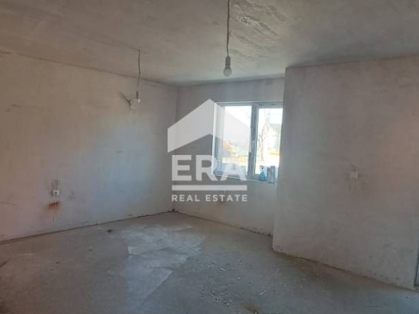 Тристаен апартамент в Варна, Погреби - 75 кв.м за 1790 €/кв.м - Снимка #1