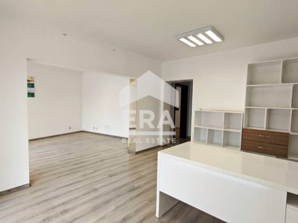 Дава се под наем Офис в Търговище, Център - 60 кв.м за 367.2 € - Снимка #1