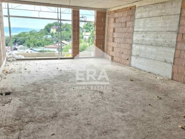 Четиристаен апартамент в Варна, м-т Св. Никола - 176 кв.м за 2114 €/кв.м - Снимка #1