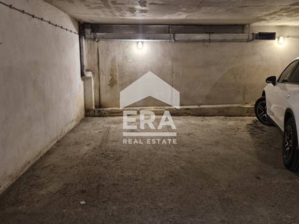 Гараж / Паркомясто в Варна, Център - 12 кв.м за 2209 €/кв.м - Снимка #1
