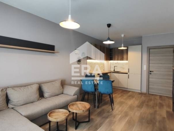 Дава се под наем Двустаен апартамент в к.к. Св.Св. Константин и Елена - 67 кв.м за 650 € - Снимка #1