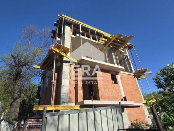 Тристаен апартамент в София, Банишора - 134 кв.м за 1020 €/кв.м - Снимка #1